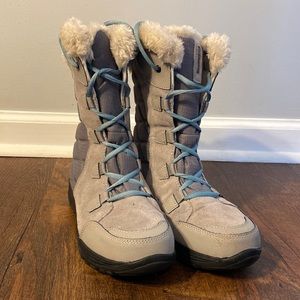Like New Columbia fur-lined snow boots